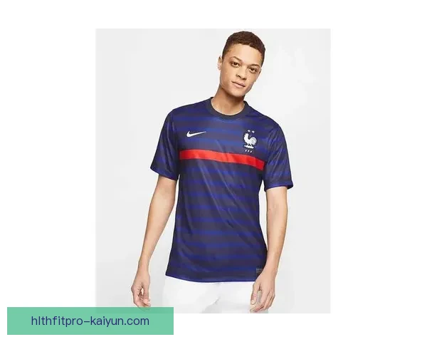 足球球衣收藏热潮持续升温，球迷们纷纷争相追逐稀有款式与经典设计。