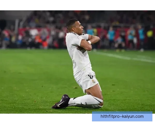 姆巴佩年龄优势显著 收获多项突破性成就备受关注